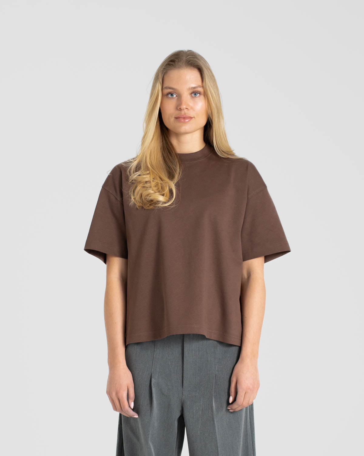 Leeres T-Shirt braun
